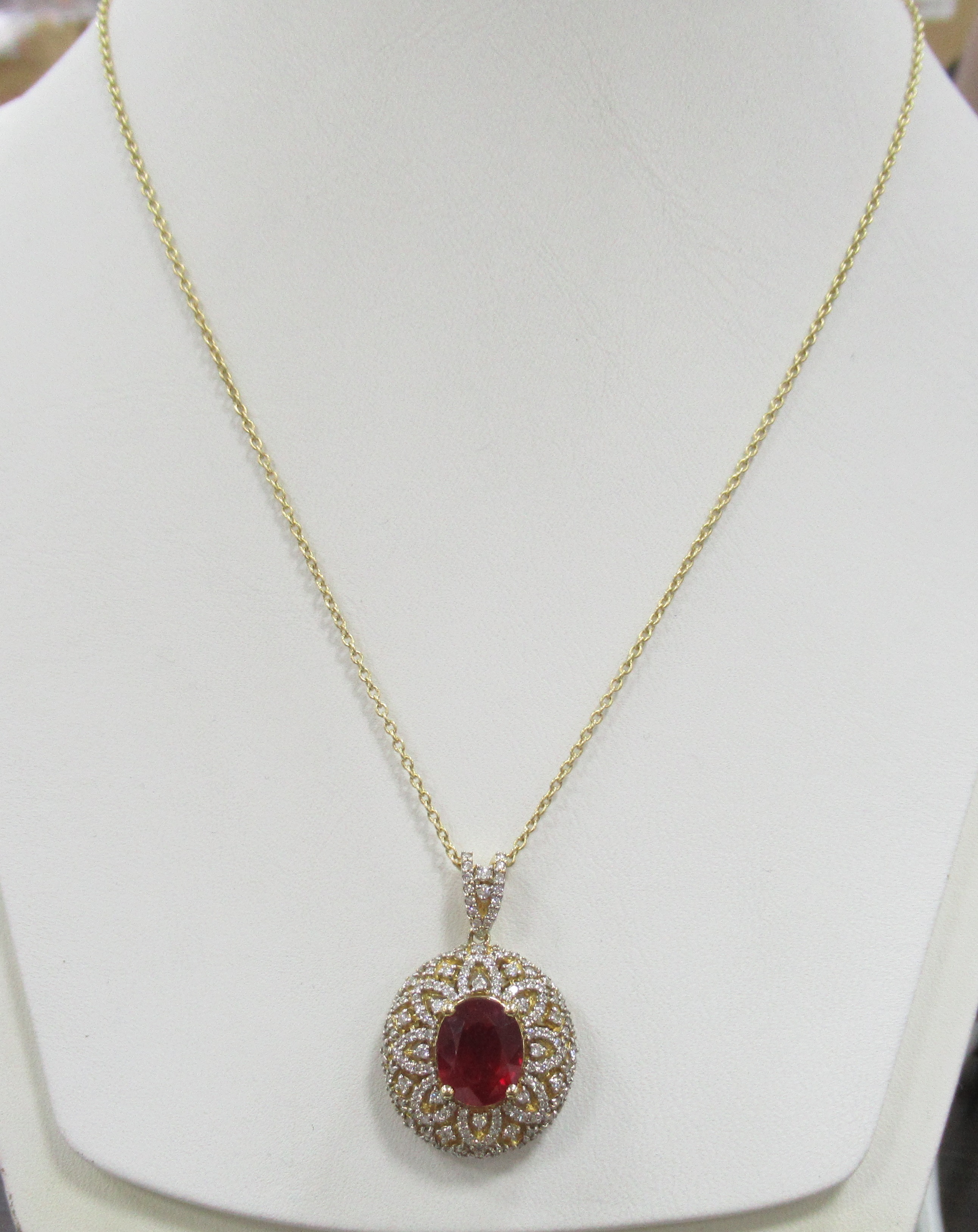 Колье из желтого золота с рубином